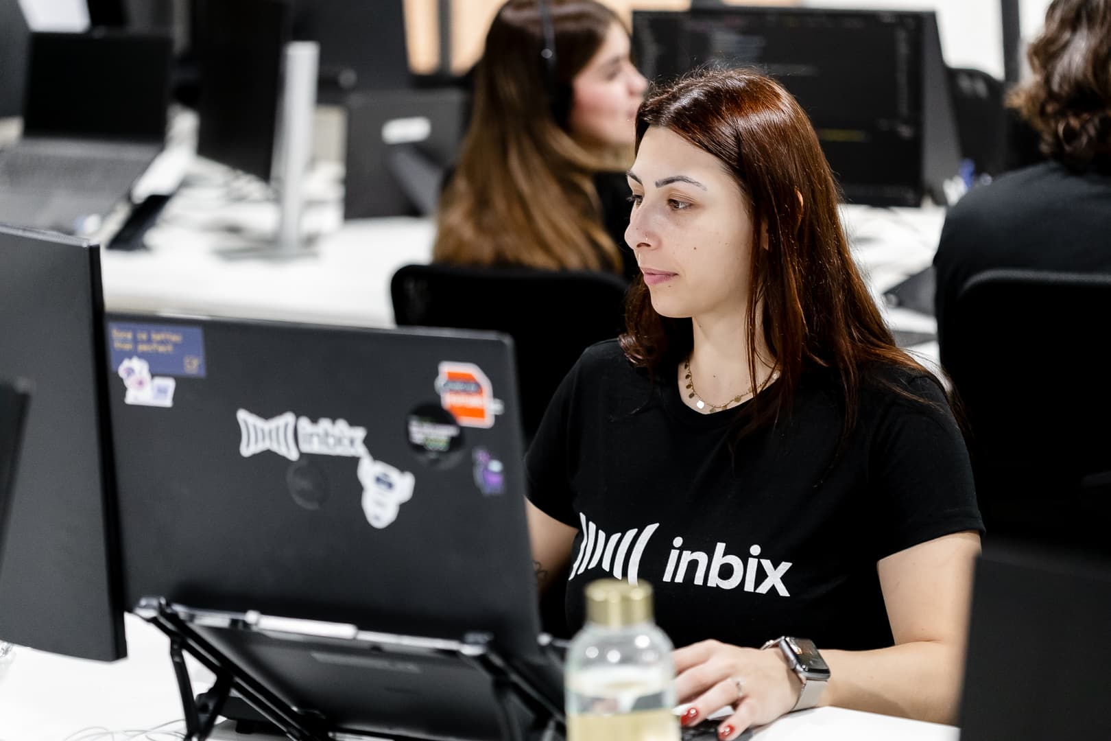 Compliance e microcertificações: exemplos setoriais em 2026
