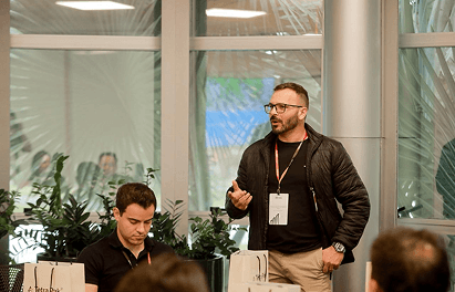 Apresentação em escritório moderno